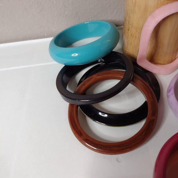 Lot Of 16 Vintage Plastic Bangles Variety Bracelet Lot Assorted Bracelet Bundle - Picture 4 of 14